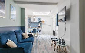 Charming 4P1Br Apartment - Republic